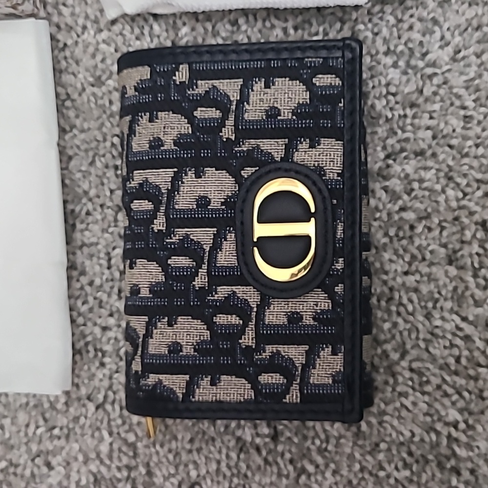 Sold - Picture 2 of 4